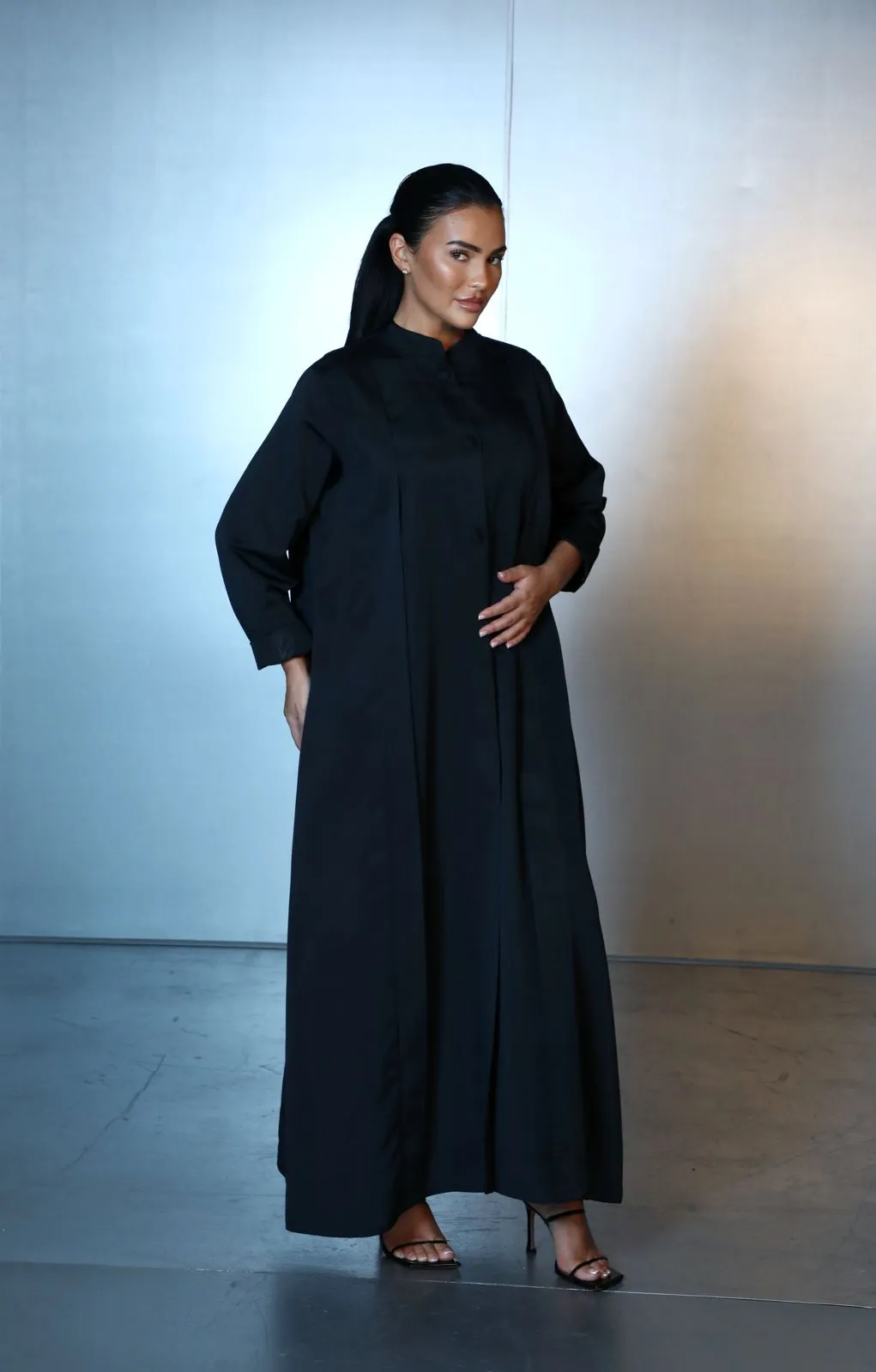 عباءة سِحر المواريه من مجموعة الكبسولة — Maison MAS